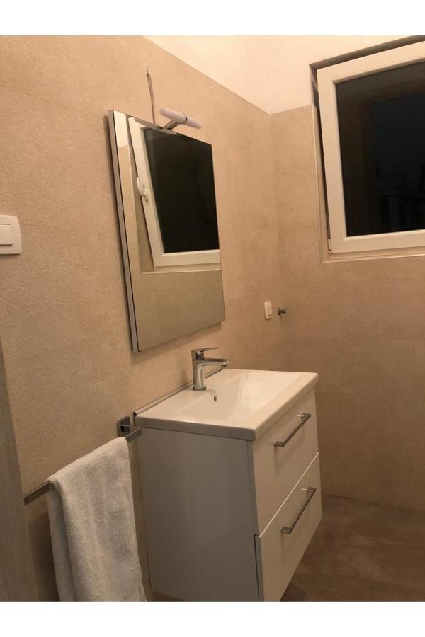 Beach Front Paradise Apartment Sukosan Bagian luar foto